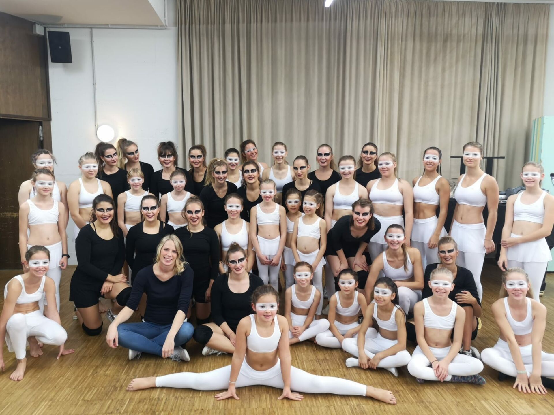 Foto 3 zum Bericht: „It’s  magic“ - Akrobatinnen des TVM bei der Matinee der Bewegung im Ulmer Theater